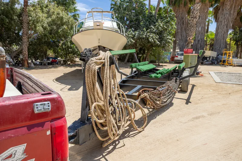 Trailer with lines and chain